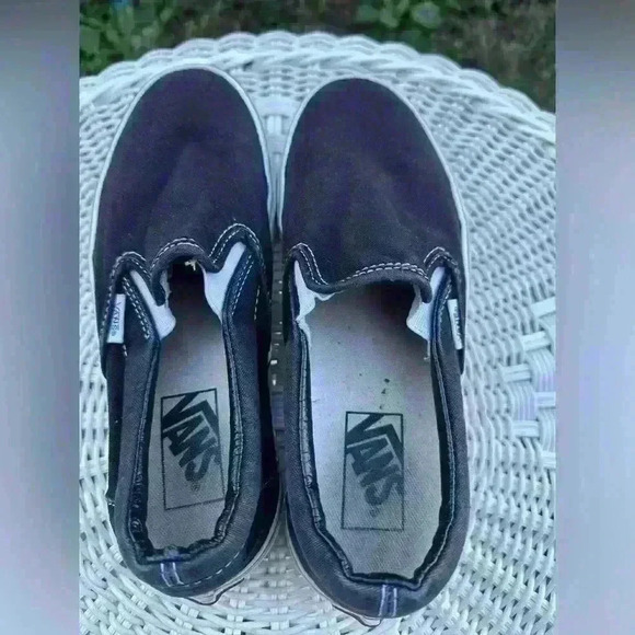 Black Vans. Vans skater shoes. Vans size 5 men. 6.5 women’s. Vans off the wall - Picture 4 of 6